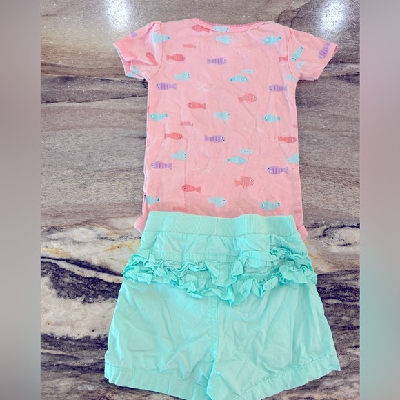🐠Adorable and Fun 4 piece Summer Infant outfit Bundle! - Size 24 months! 🐟 - Picture 8 of 10